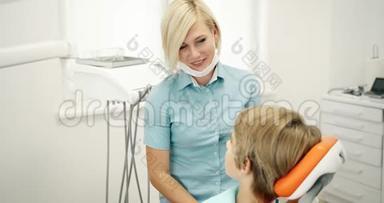 牙医给予男孩高生命
